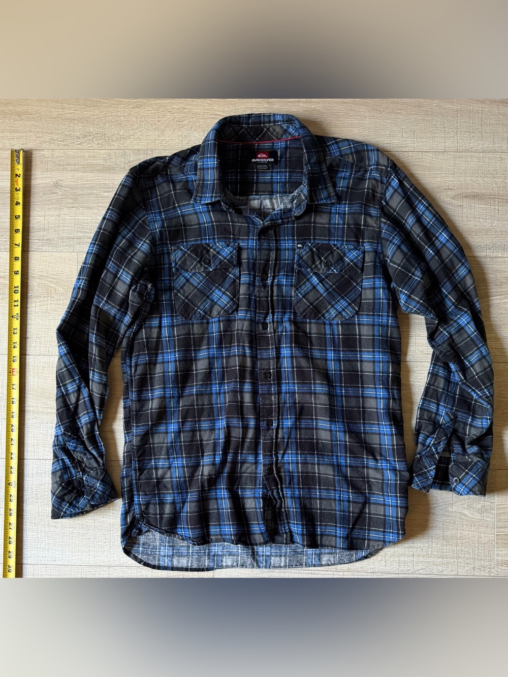Quiksilver Men’s Black and Blue Plaid Button-Down Shirt size Large